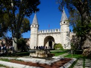 069  Topkapi Palace entrance gate.JPG